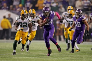 Oct 27, 2013; Minneapolis, MN, USA; Minnesota Vikings wide receiver Cordarrelle Patterson (84) returns a kickoff for a touchdown during the first quarter against the Green Bay Packers at Mall of America Field at H.H.H. Metrodome. Mandatory Credit: Brace Hemmelgarn-USA TODAY Sports